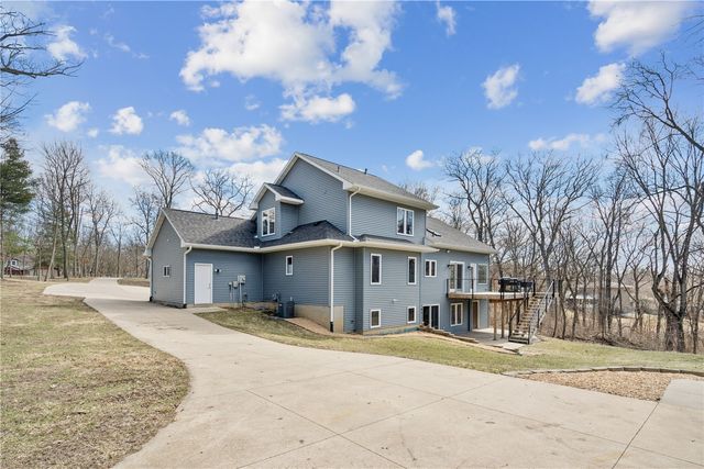 1589 Twin Valley Dr NE, Solon, IA 52333