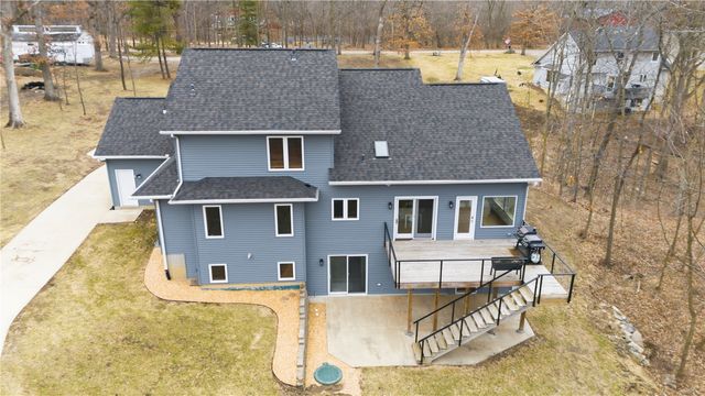 1589 Twin Valley Dr NE, Solon, IA 52333