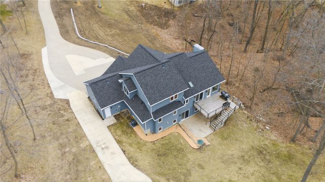 1589 Twin Valley Dr NE, Solon, IA 52333