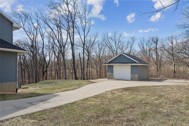 1589 Twin Valley Dr NE, Solon, IA 52333