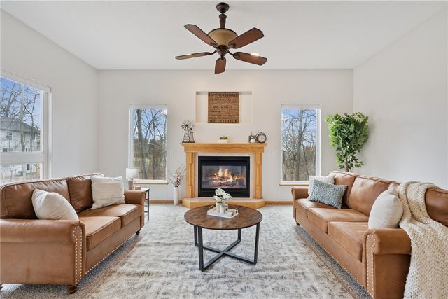 1589 Twin Valley Dr NE, Solon, IA 52333