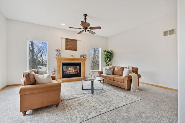 1589 Twin Valley Dr NE, Solon, IA 52333