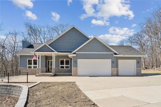 1589 Twin Valley Dr NE, Solon, IA 52333