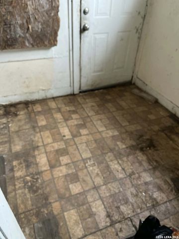 1310 STEVES AVE, San Antonio, TX 78210
