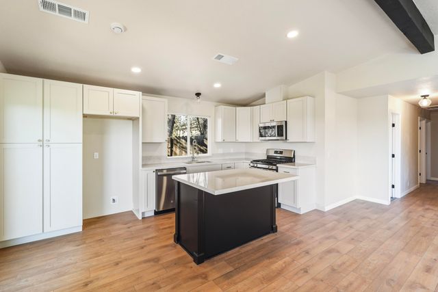 4750 Enchanted Way, Redding, CA 96001