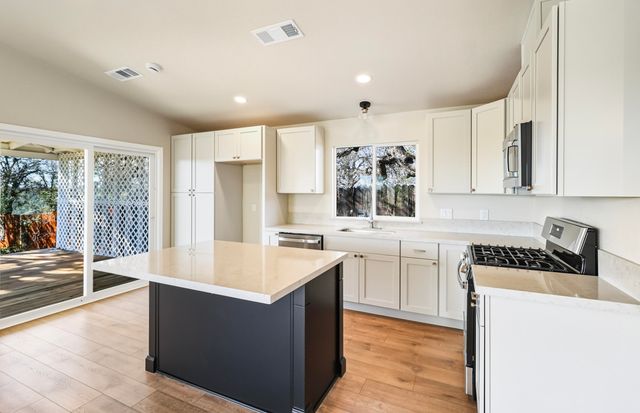 4750 Enchanted Way, Redding, CA 96001