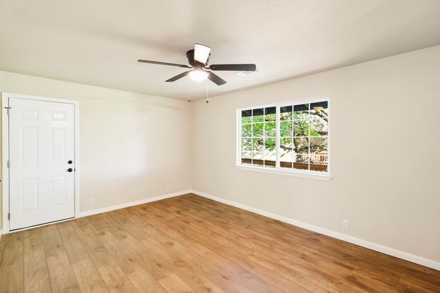 4750 Enchanted Way, Redding, CA 96001