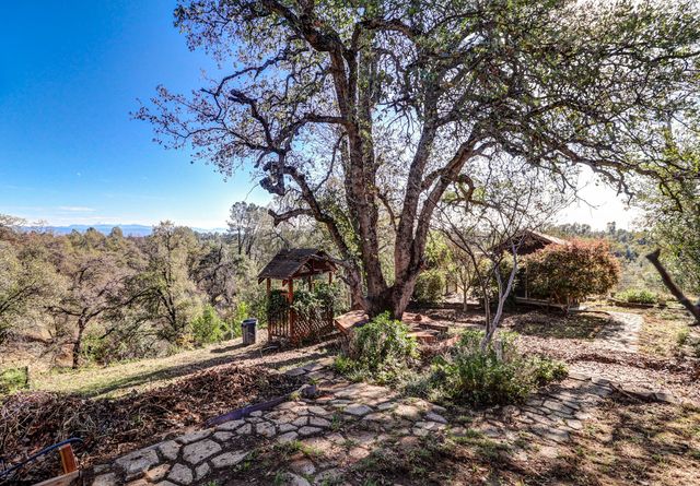 4750 Enchanted Way, Redding, CA 96001