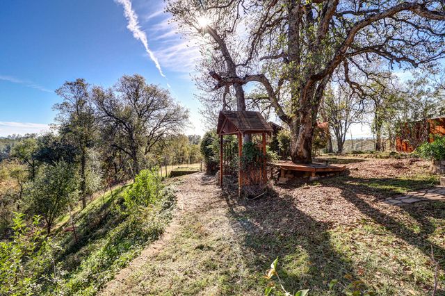 4750 Enchanted Way, Redding, CA 96001
