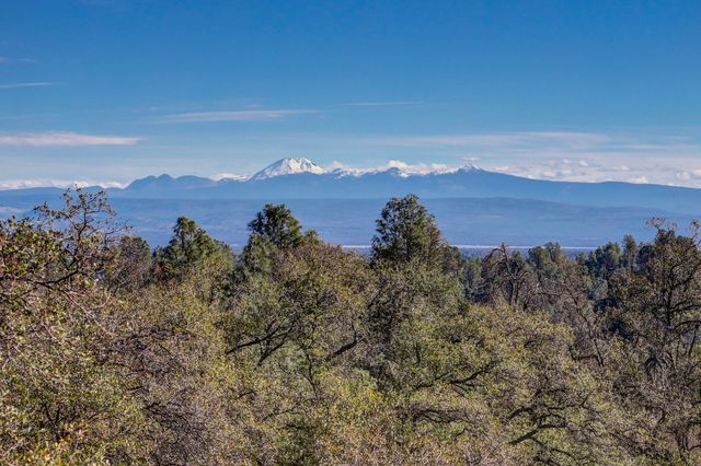 4750 Enchanted Way, Redding, CA 96001