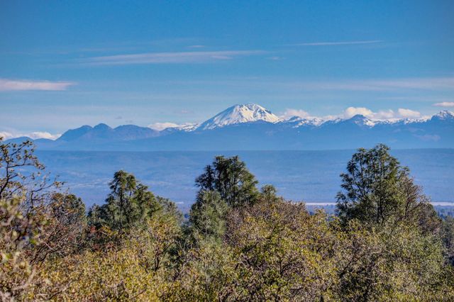 4750 Enchanted Way, Redding, CA 96001