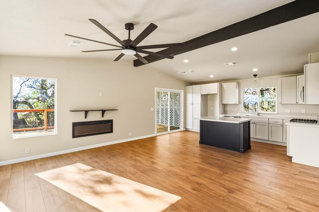 4750 Enchanted Way, Redding, CA 96001