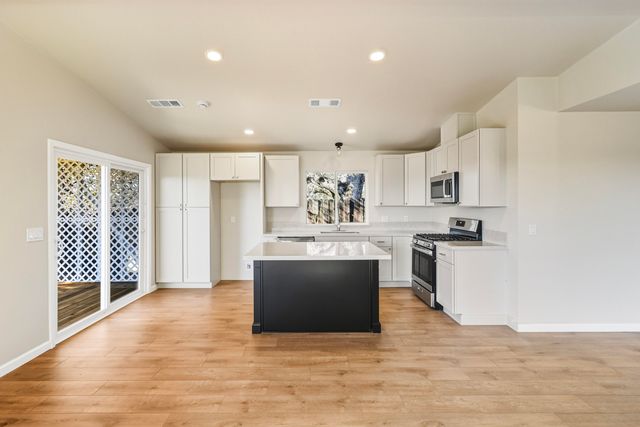 4750 Enchanted Way, Redding, CA 96001