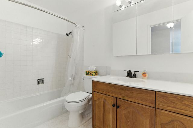 1207 S Old Wilke Road 303, Arlington Heights, IL 60005