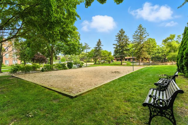 1207 S Old Wilke Road 303, Arlington Heights, IL 60005