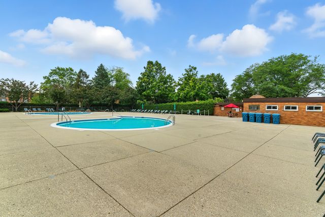 1207 S Old Wilke Road 303, Arlington Heights, IL 60005