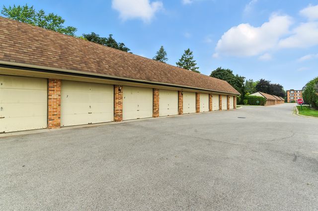 1207 S Old Wilke Road 303, Arlington Heights, IL 60005