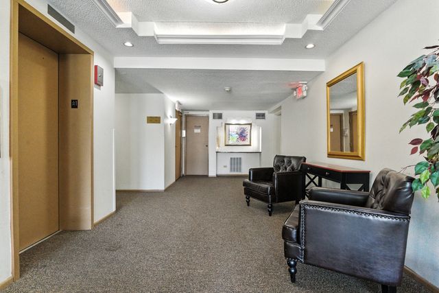 1207 S Old Wilke Road 303, Arlington Heights, IL 60005