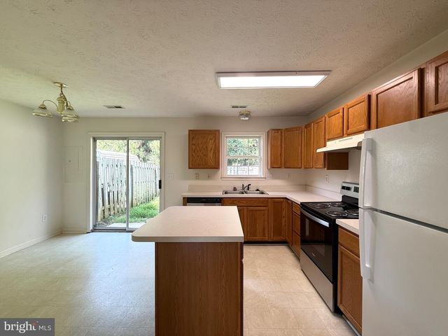 9906 WARWICK PL, Fredericksburg, VA 22408