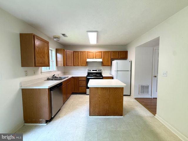 9906 WARWICK PL, Fredericksburg, VA 22408