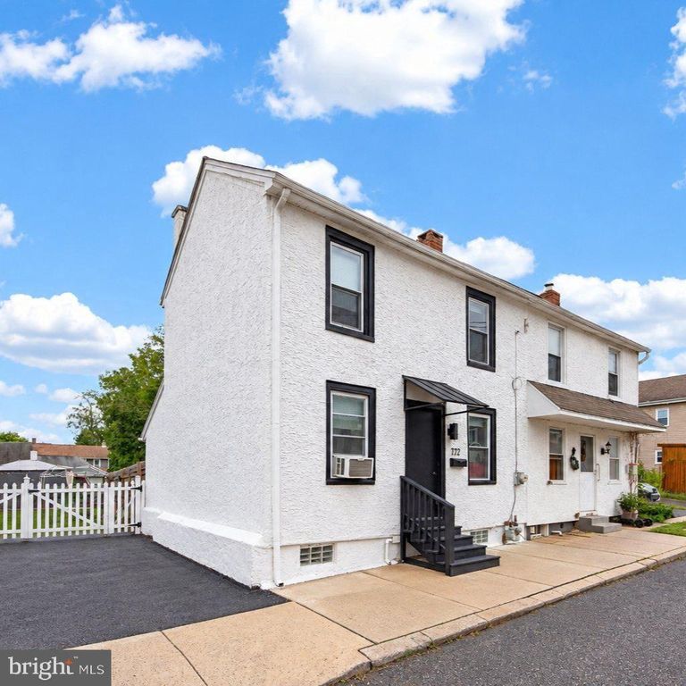 122 NORTH ST, Phoenixville, PA 19460 — photo 2
