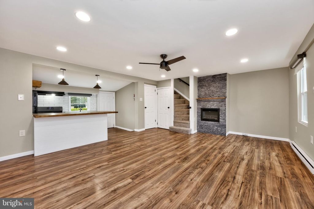 122 NORTH ST, Phoenixville, PA 19460 — photo 3
