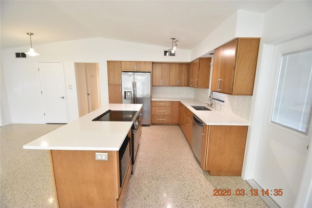 528 SUWANEE CIRCLE, Tampa, FL 33606