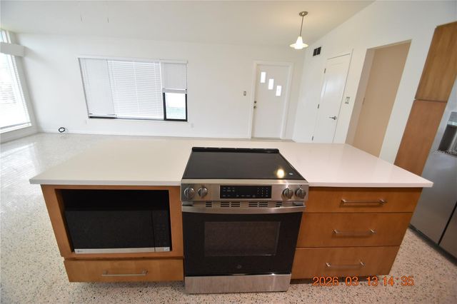 528 SUWANEE CIRCLE, Tampa, FL 33606