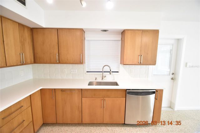 528 SUWANEE CIRCLE, Tampa, FL 33606