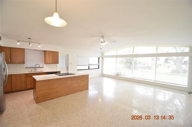 528 SUWANEE CIRCLE, Tampa, FL 33606