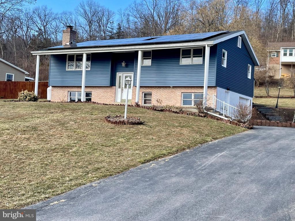 545 SUMMIT DR, Lewistown, PA 17044
