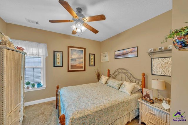 404 Hunts Landing Drive, Kathleen, GA 31047
