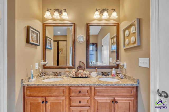 404 Hunts Landing Drive, Kathleen, GA 31047