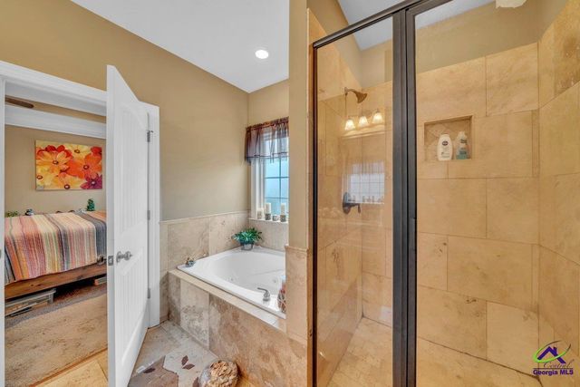 404 Hunts Landing Drive, Kathleen, GA 31047