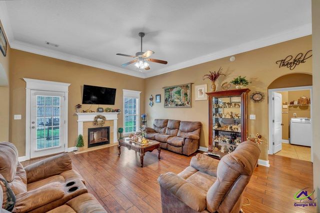 404 Hunts Landing Drive, Kathleen, GA 31047