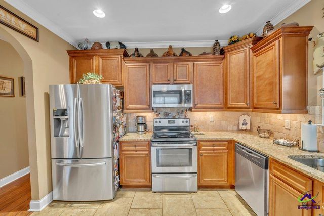 404 Hunts Landing Drive, Kathleen, GA 31047