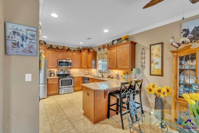 404 Hunts Landing Drive, Kathleen, GA 31047