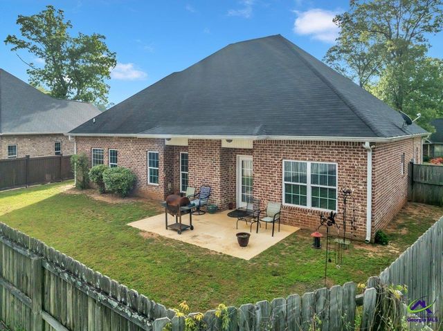 404 Hunts Landing Drive, Kathleen, GA 31047
