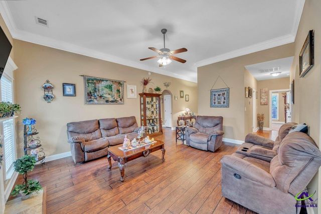 404 Hunts Landing Drive, Kathleen, GA 31047