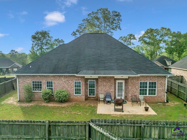 404 Hunts Landing Drive, Kathleen, GA 31047