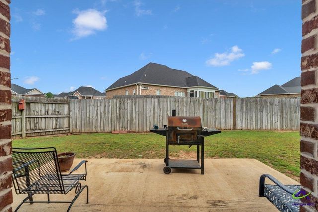 404 Hunts Landing Drive, Kathleen, GA 31047