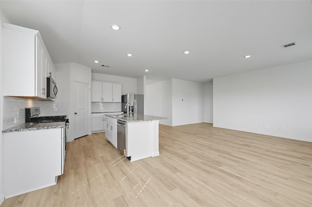 6645 Valley Lake Lane, Fort Worth, TX 76036