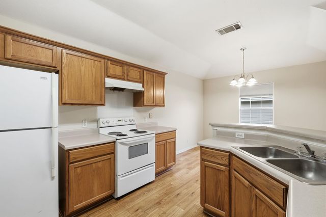 3201E EL SALIDO PKWY 422, Cedar Park, TX 78613