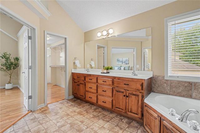 1408 NE 196TH Court, Smithville, MO 64089