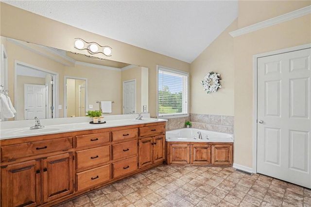 1408 NE 196TH Court, Smithville, MO 64089