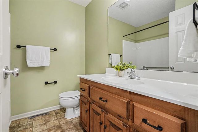 1408 NE 196TH Court, Smithville, MO 64089