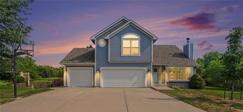 1408 NE 196TH Court, Smithville, MO 64089