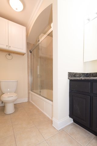 2206 S Goebbert Road 404, Arlington Heights, IL 60005