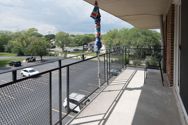 2206 S Goebbert Road 404, Arlington Heights, IL 60005