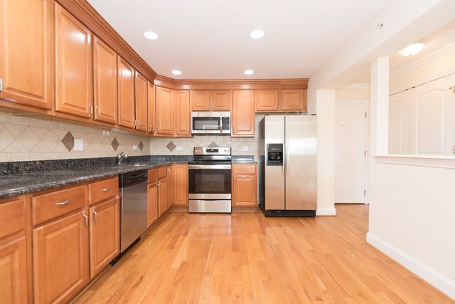 2206 S Goebbert Road 404, Arlington Heights, IL 60005